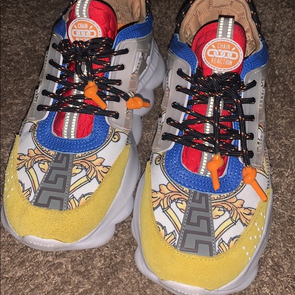 Chain reaction - Picture 1 of 5